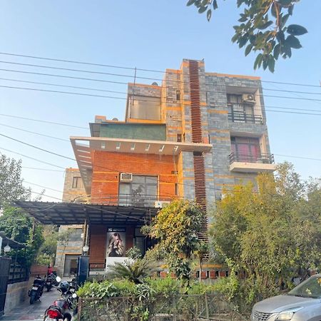 Hotel Warm Welcome - Noida Sector 51 Bagian luar foto