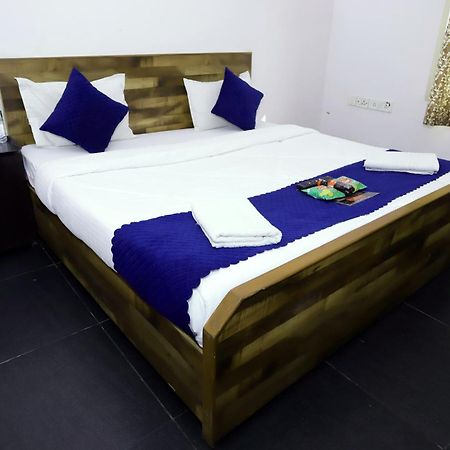 Hotel Warm Welcome - Noida Sector 51 Bagian luar foto