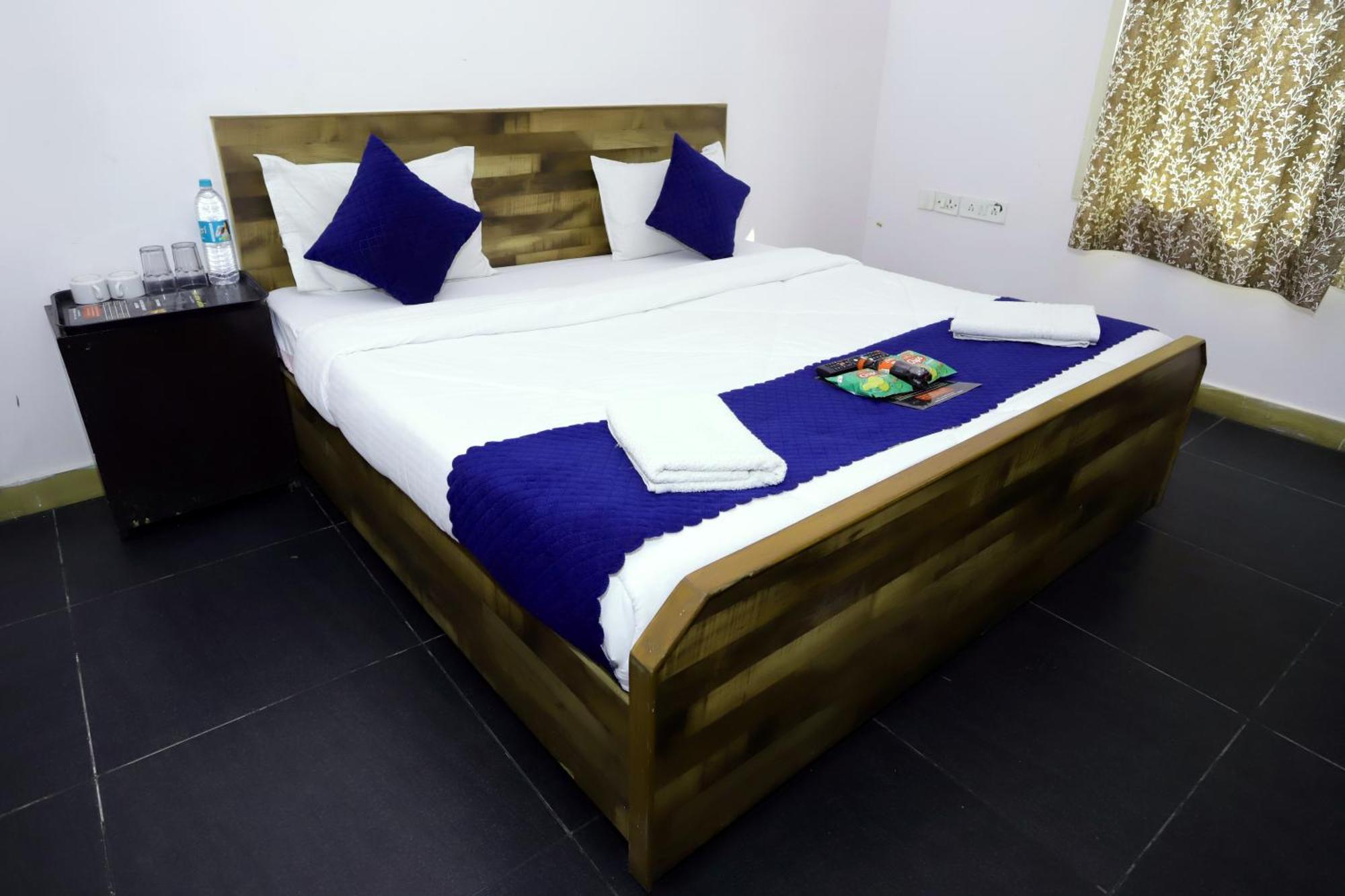 Hotel Warm Welcome - Noida Sector 51 Bagian luar foto