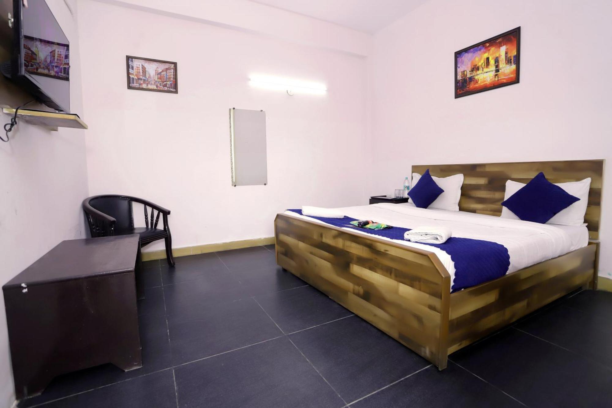 Hotel Warm Welcome - Noida Sector 51 Bagian luar foto