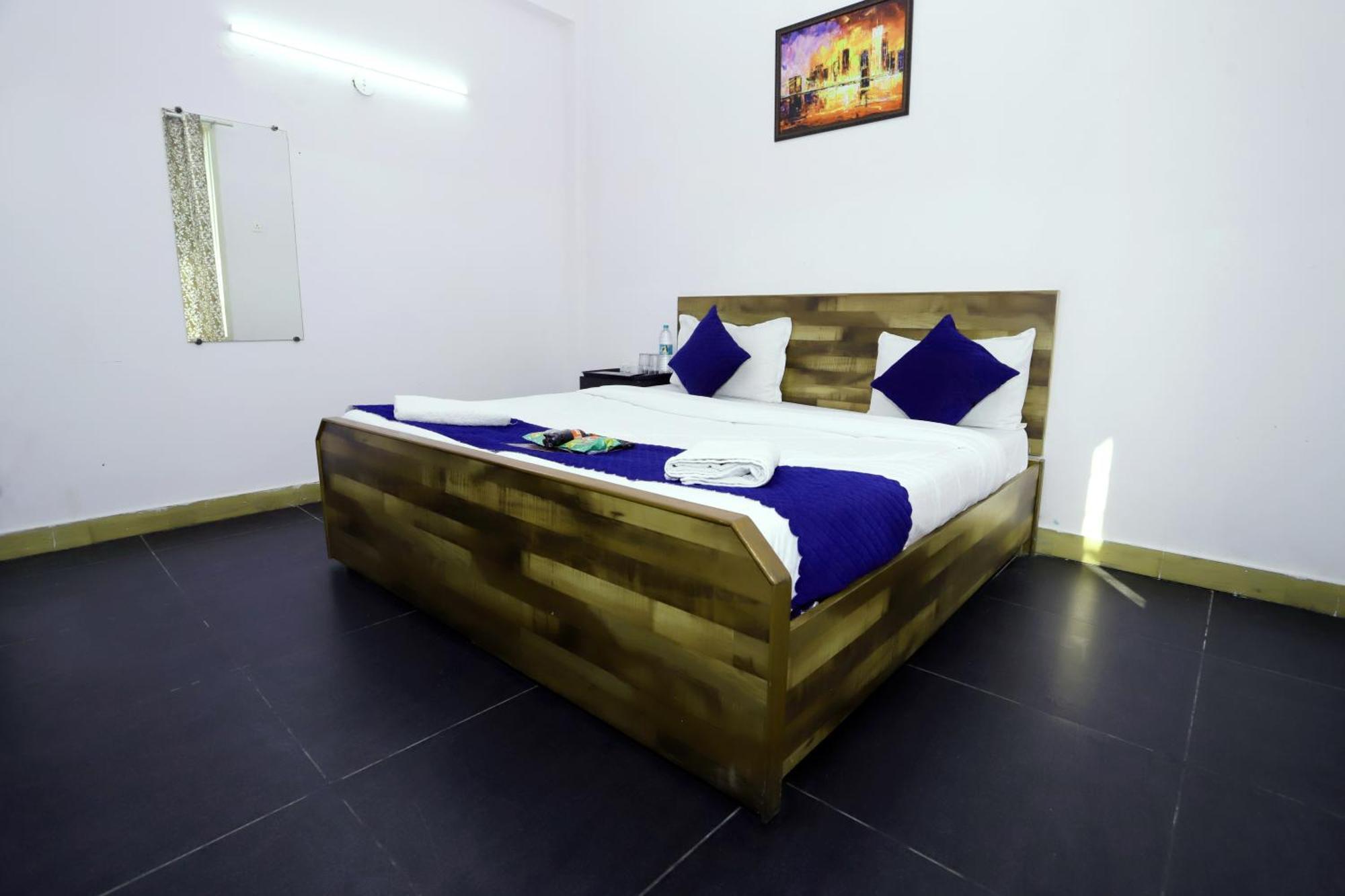 Hotel Warm Welcome - Noida Sector 51 Bagian luar foto