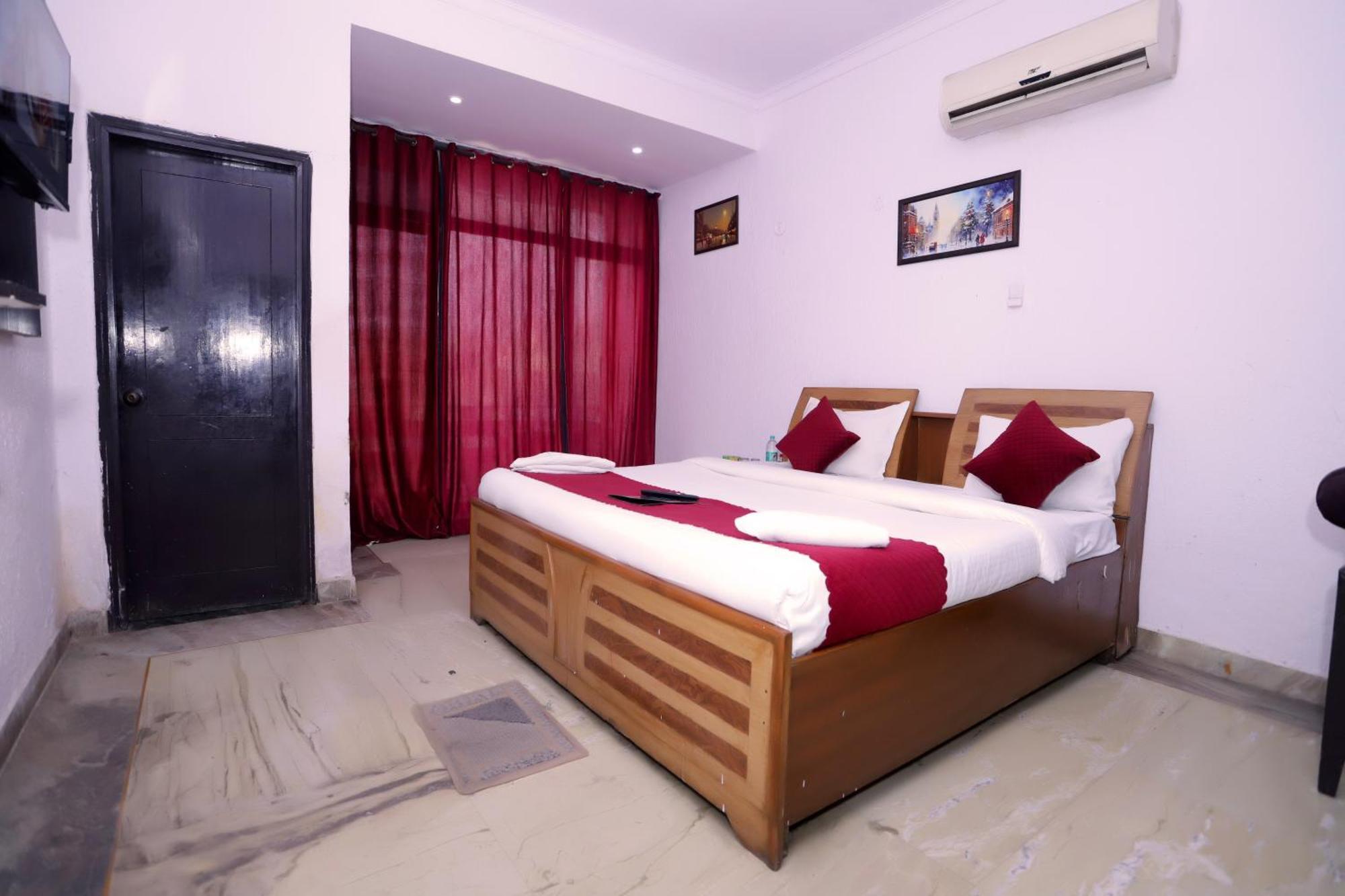 Hotel Warm Welcome - Noida Sector 51 Bagian luar foto