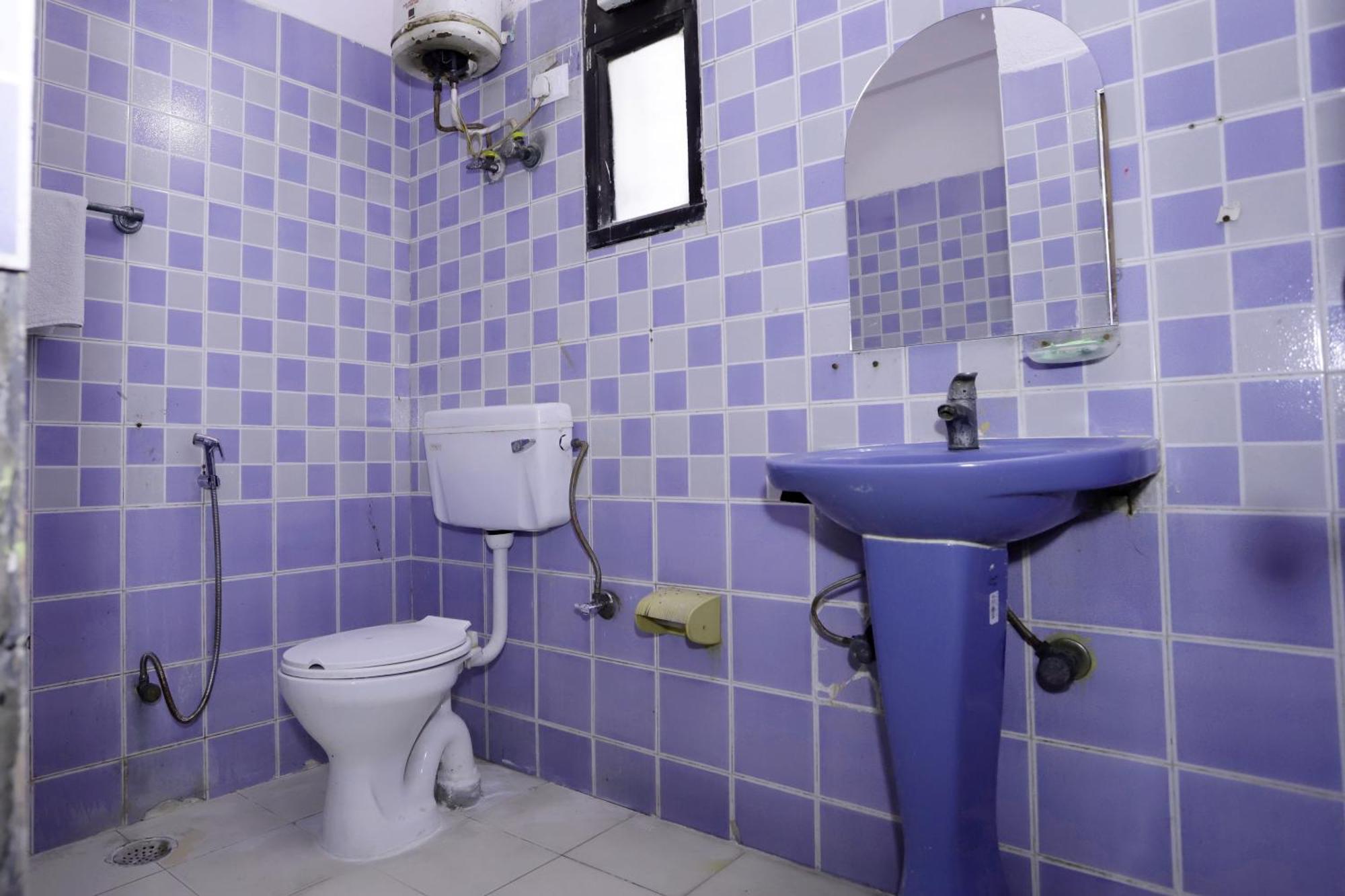 Hotel Warm Welcome - Noida Sector 51 Bagian luar foto