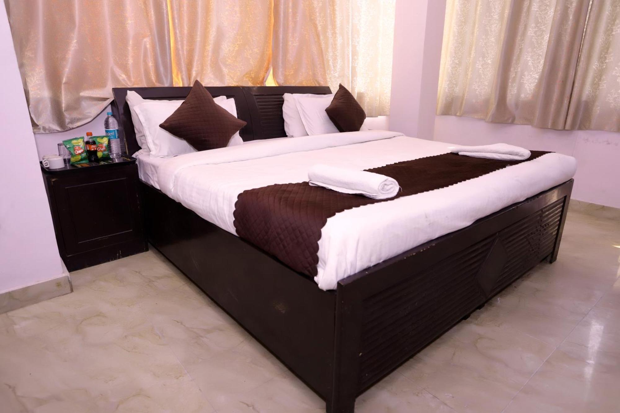 Hotel Warm Welcome - Noida Sector 51 Bagian luar foto
