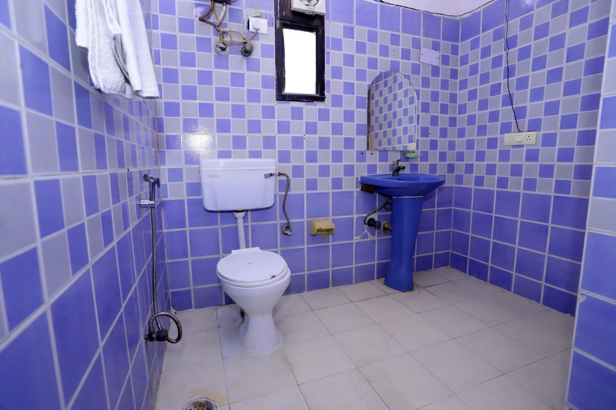 Hotel Warm Welcome - Noida Sector 51 Bagian luar foto