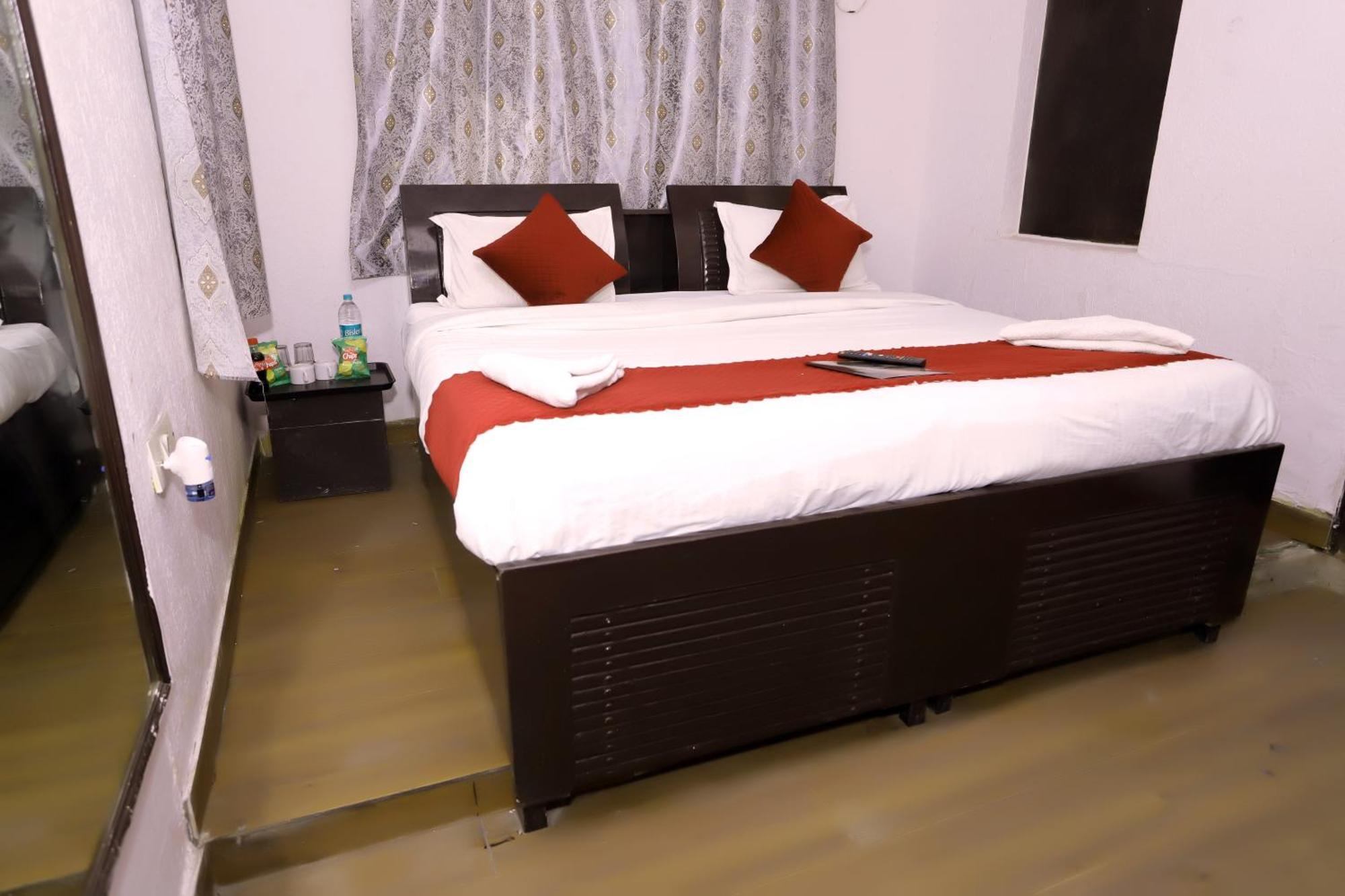 Hotel Warm Welcome - Noida Sector 51 Bagian luar foto