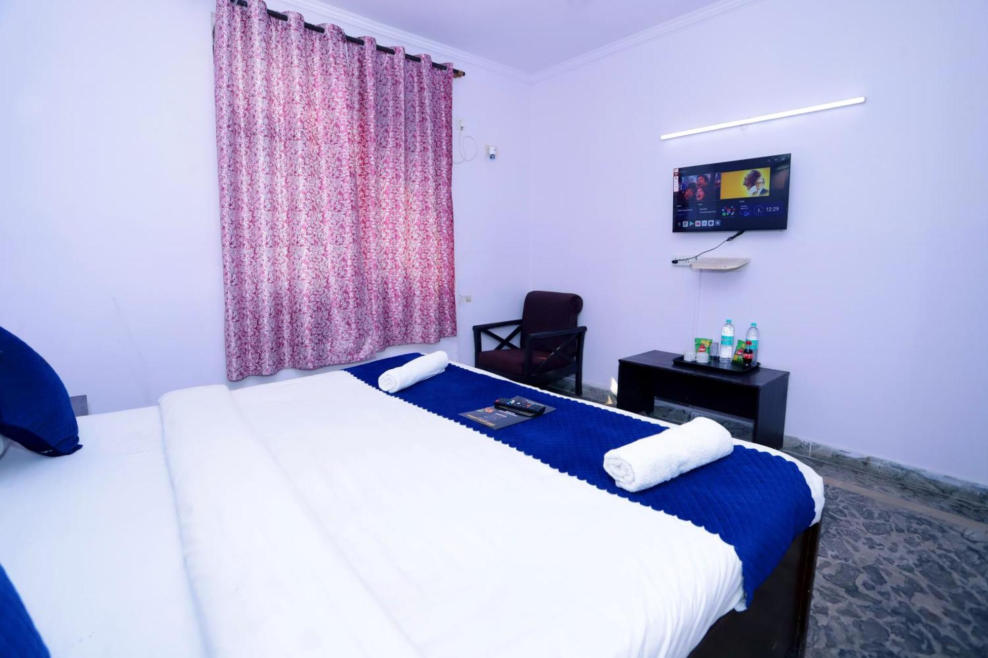 Hotel Warm Welcome - Noida Sector 51 Bagian luar foto