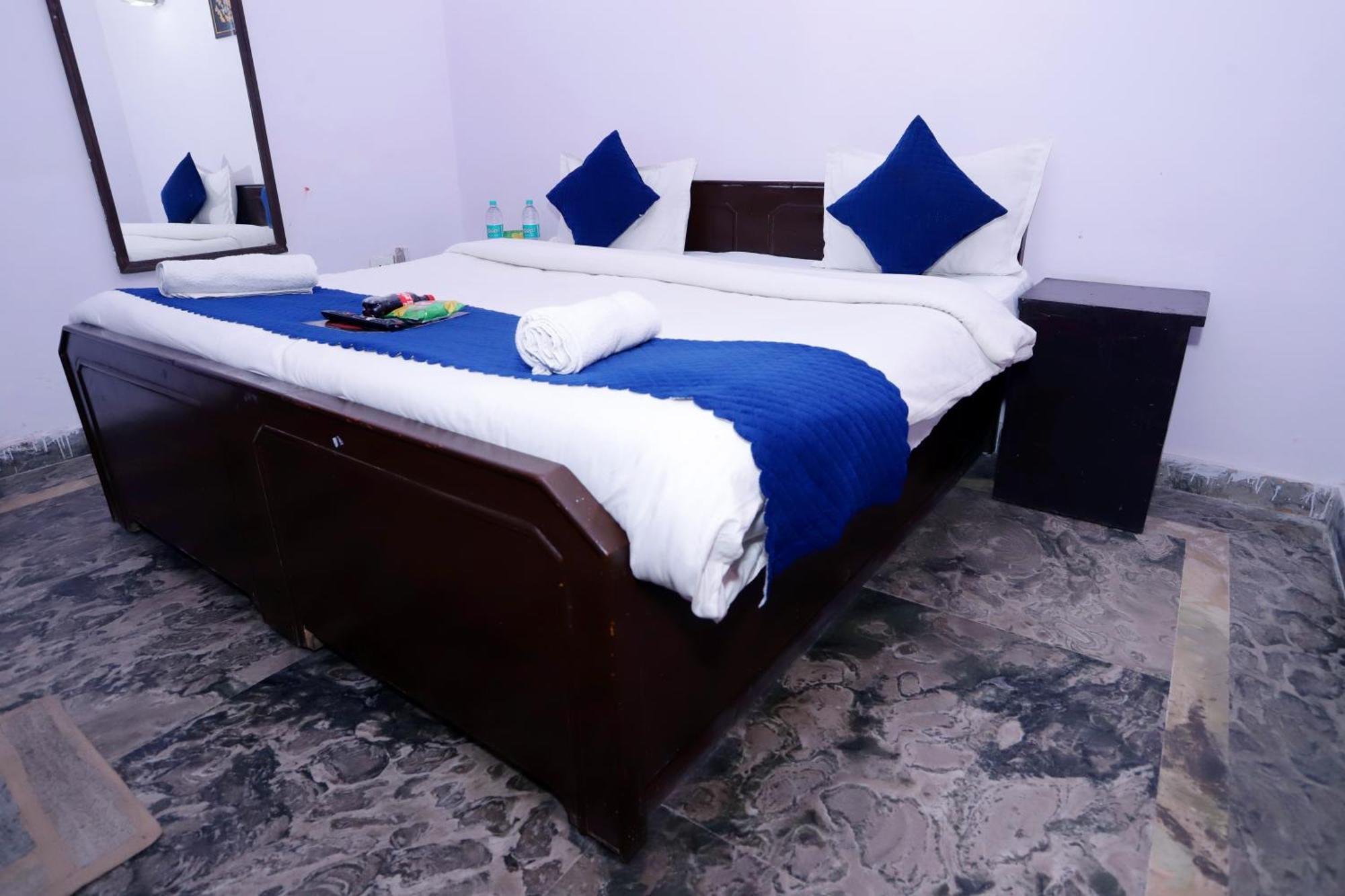 Hotel Warm Welcome - Noida Sector 51 Bagian luar foto