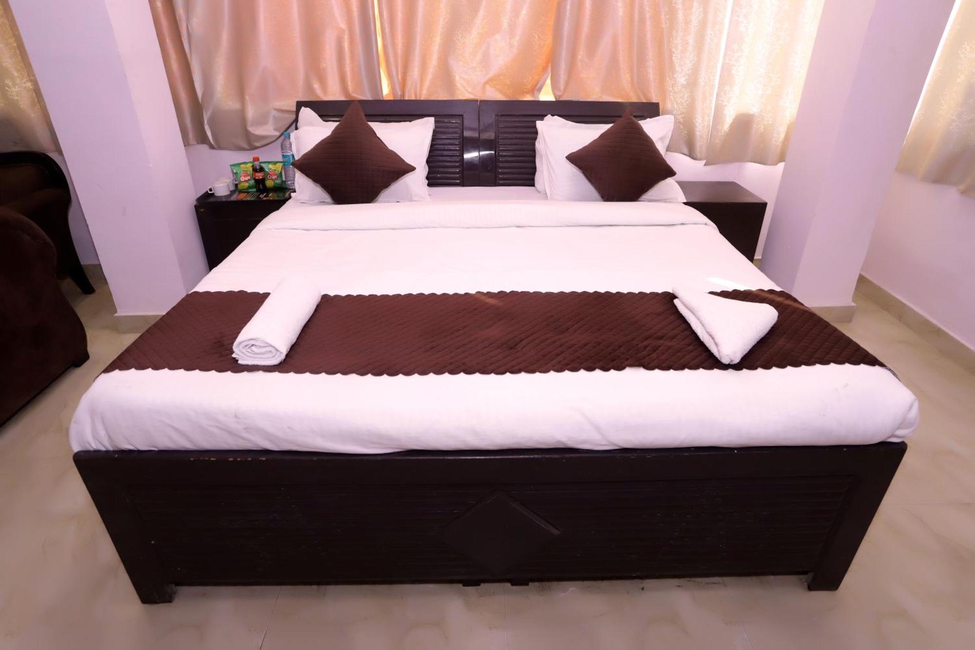 Hotel Warm Welcome - Noida Sector 51 Bagian luar foto