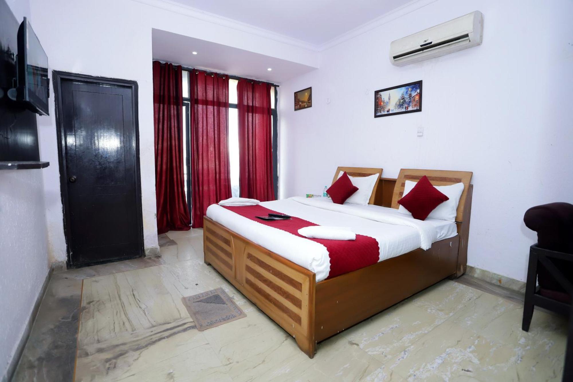 Hotel Warm Welcome - Noida Sector 51 Bagian luar foto