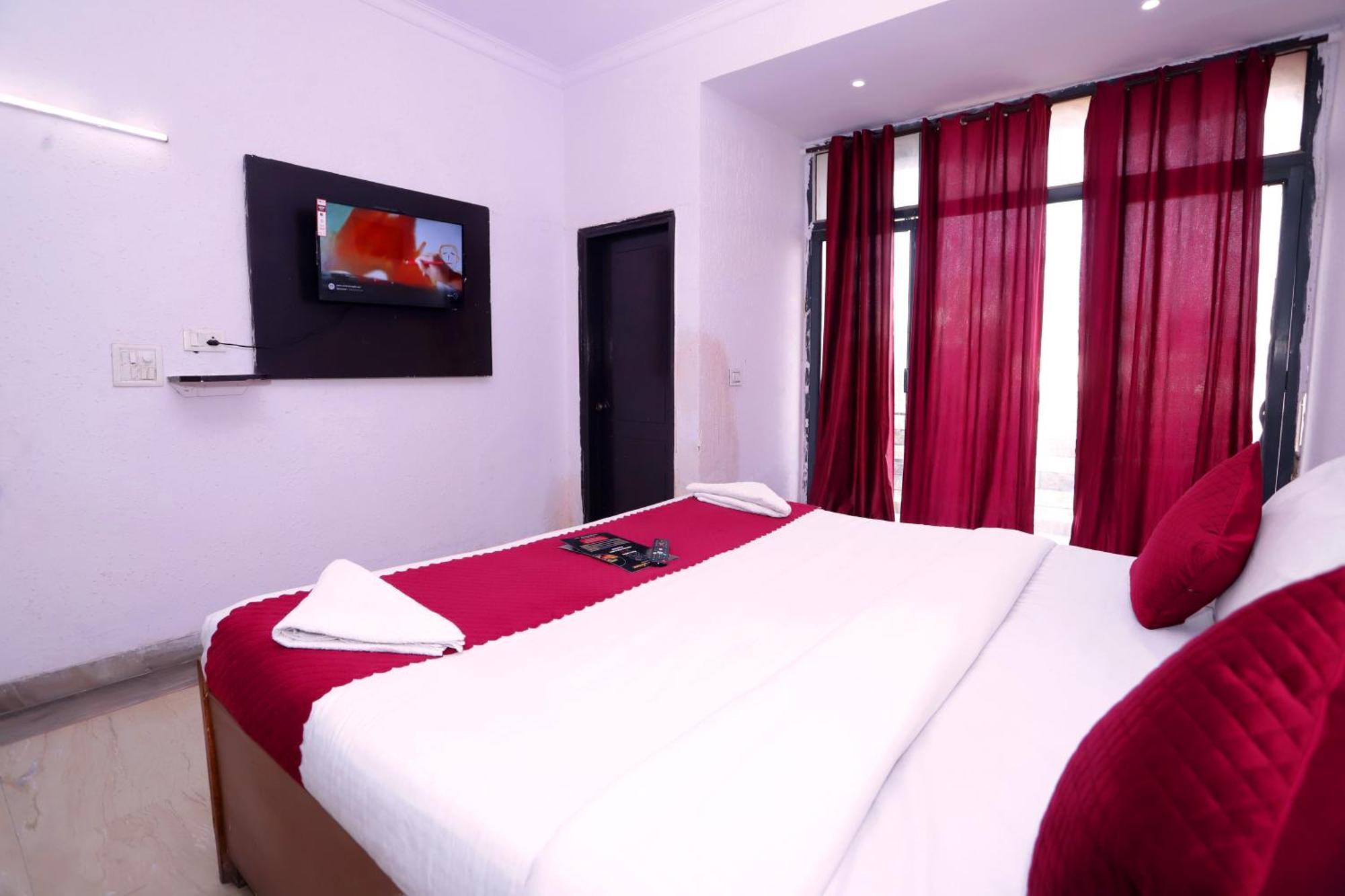Hotel Warm Welcome - Noida Sector 51 Bagian luar foto