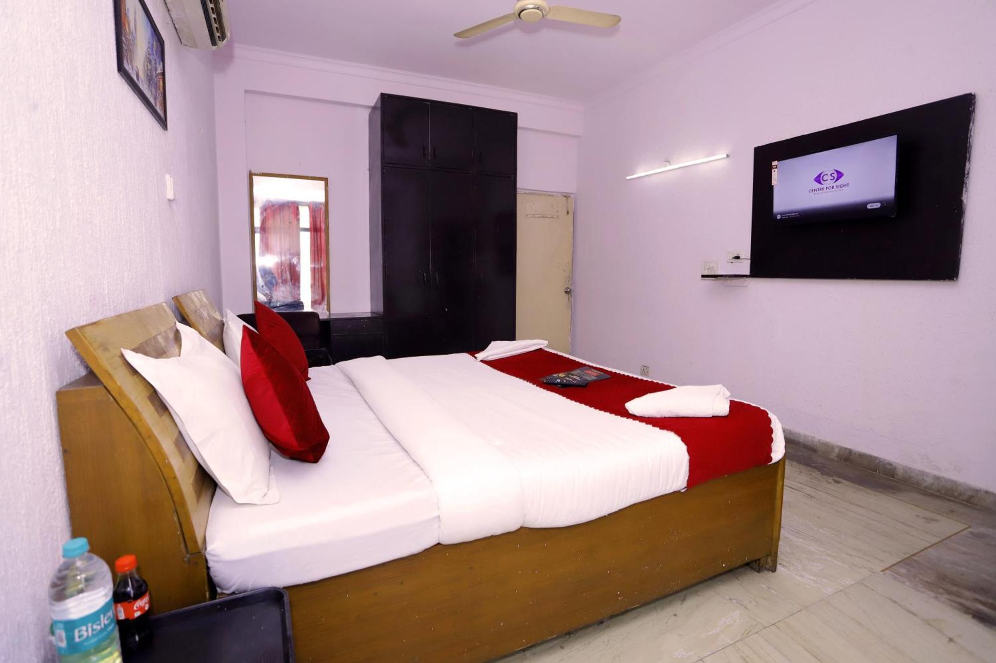Hotel Warm Welcome - Noida Sector 51 Bagian luar foto
