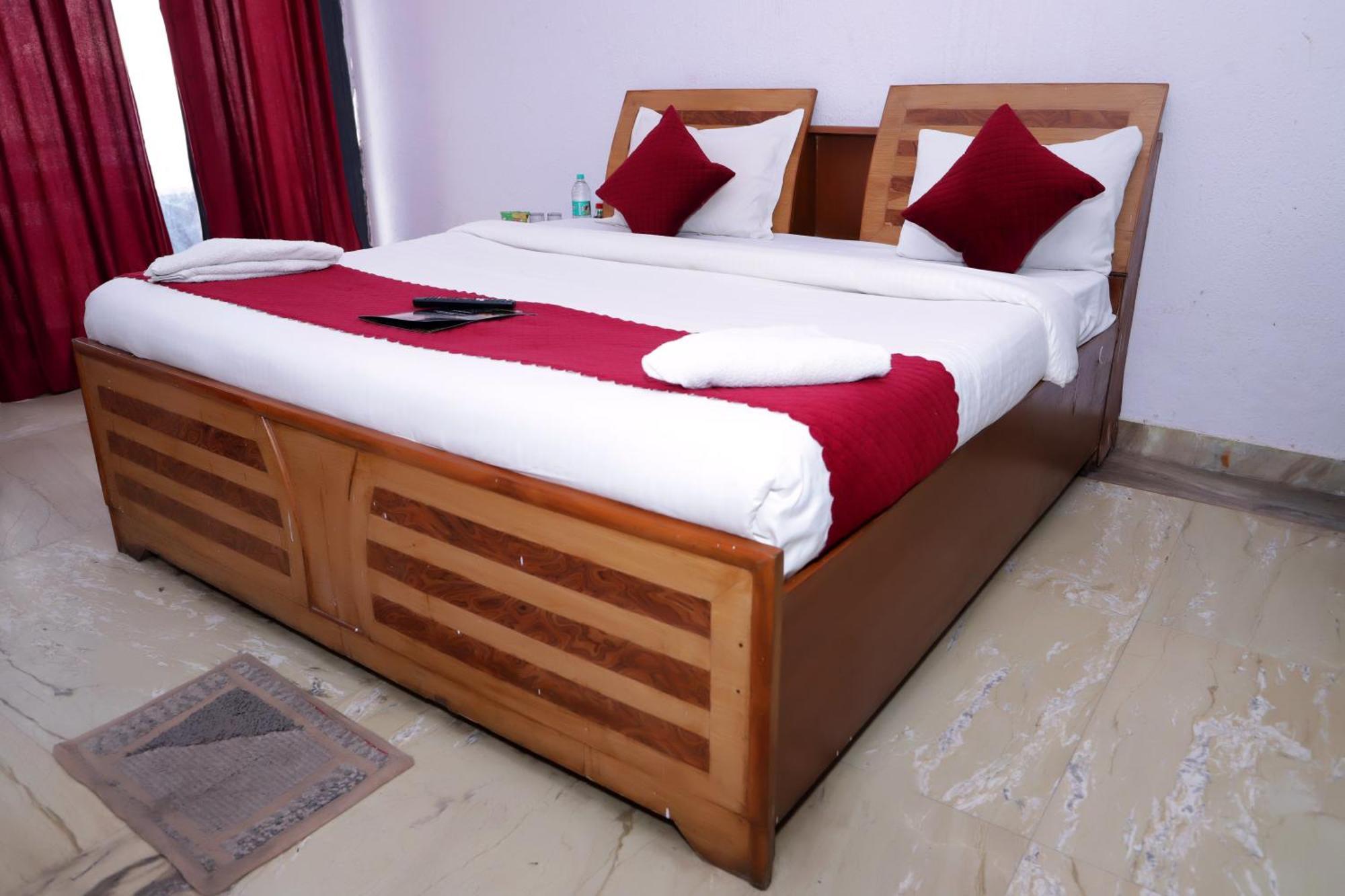 Hotel Warm Welcome - Noida Sector 51 Bagian luar foto