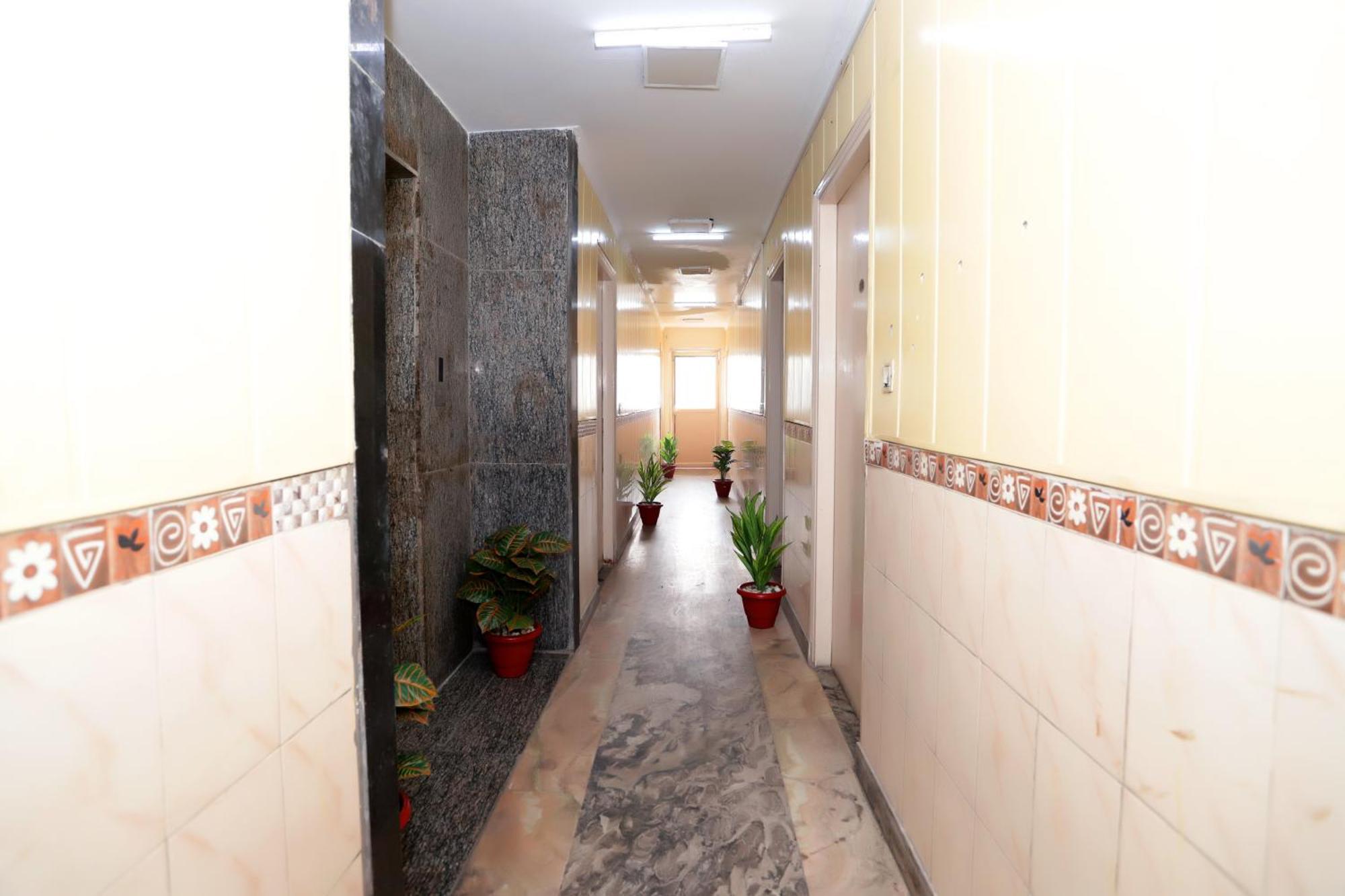 Hotel Warm Welcome - Noida Sector 51 Bagian luar foto