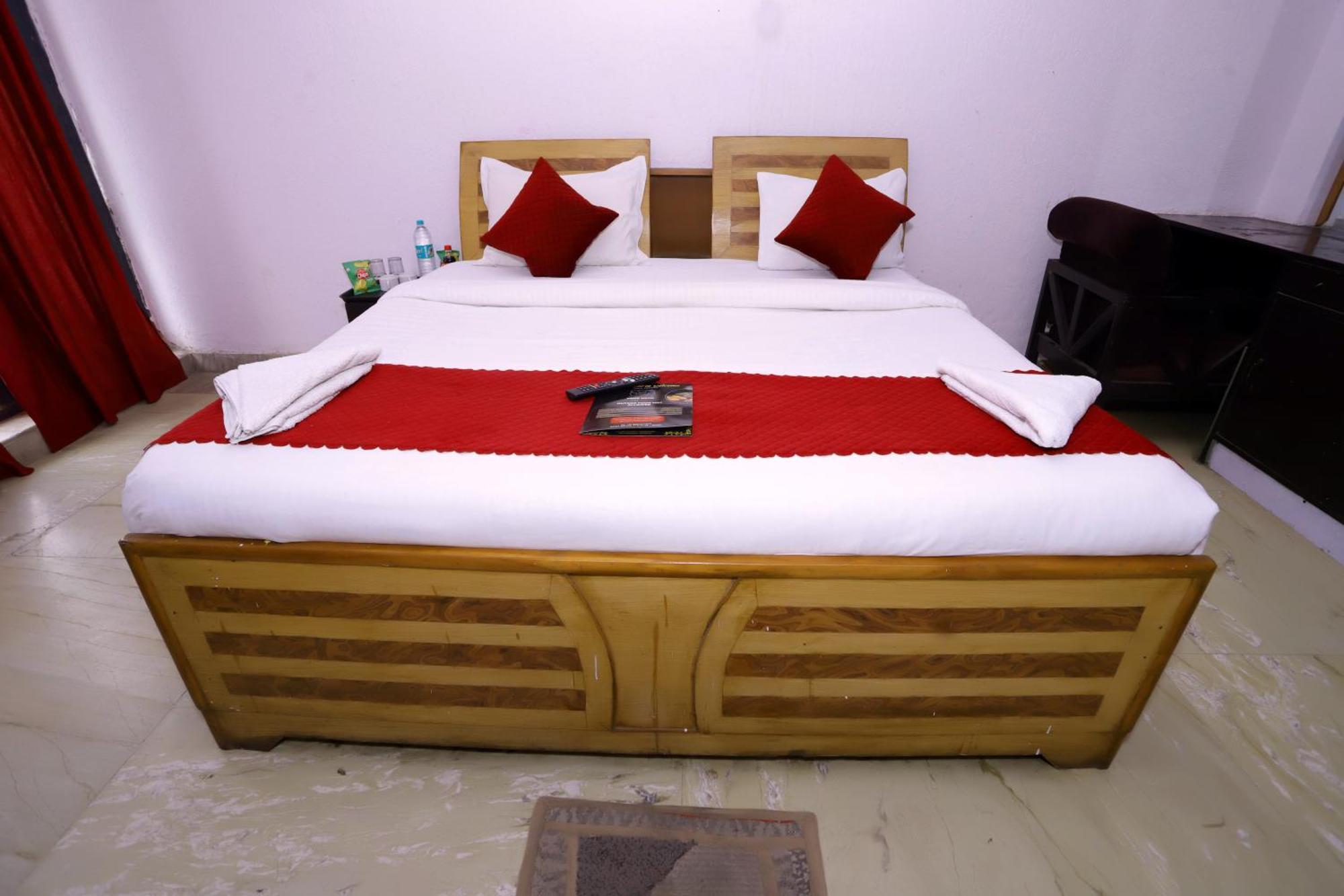 Hotel Warm Welcome - Noida Sector 51 Bagian luar foto