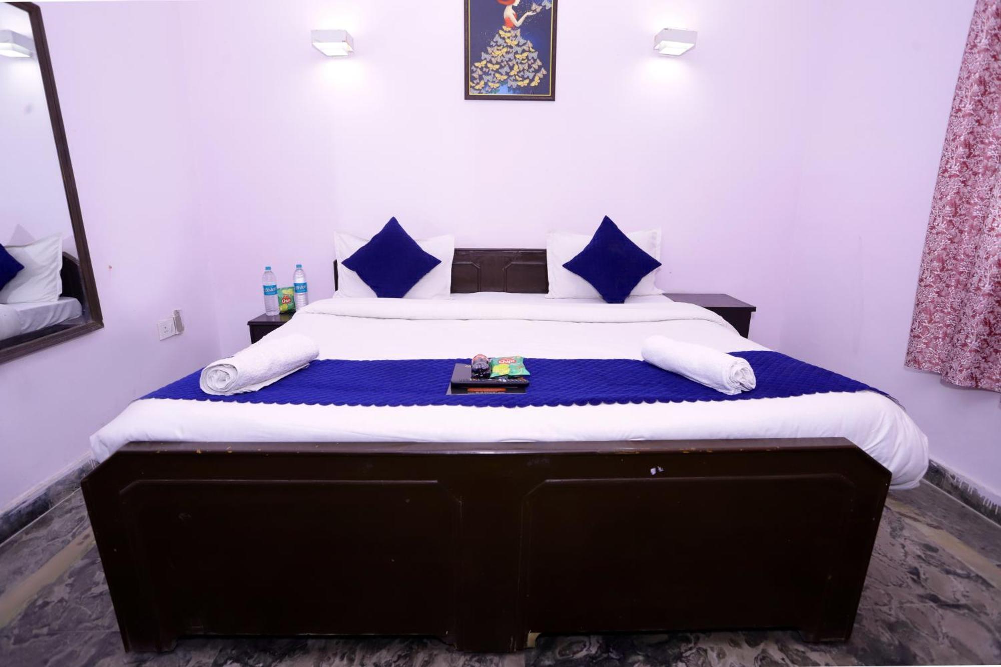 Hotel Warm Welcome - Noida Sector 51 Bagian luar foto