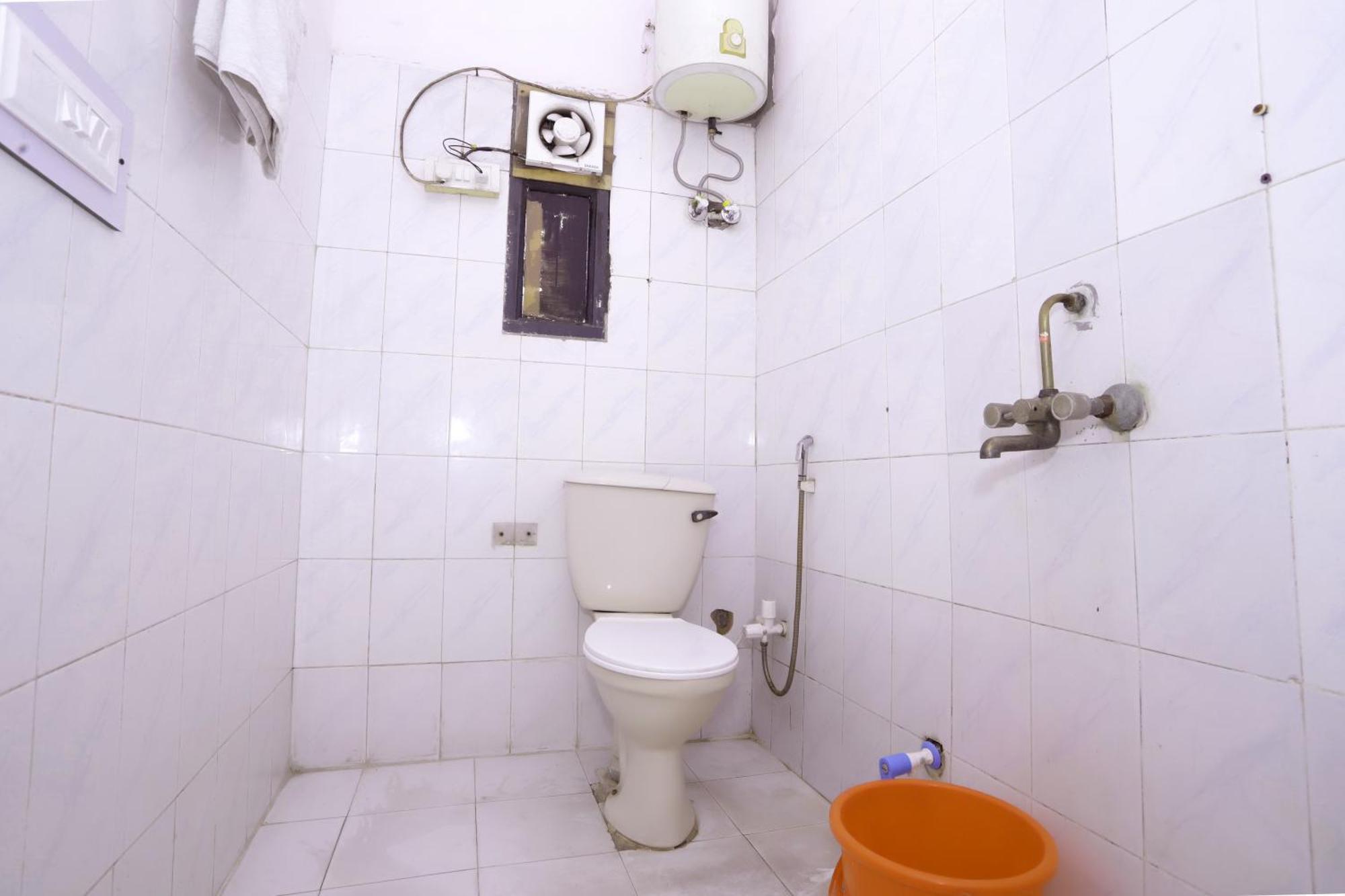 Hotel Warm Welcome - Noida Sector 51 Bagian luar foto